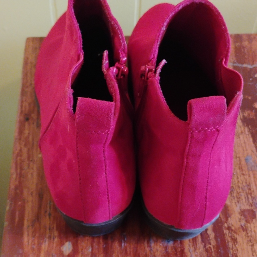 Red Boots - Picture 4 of 4